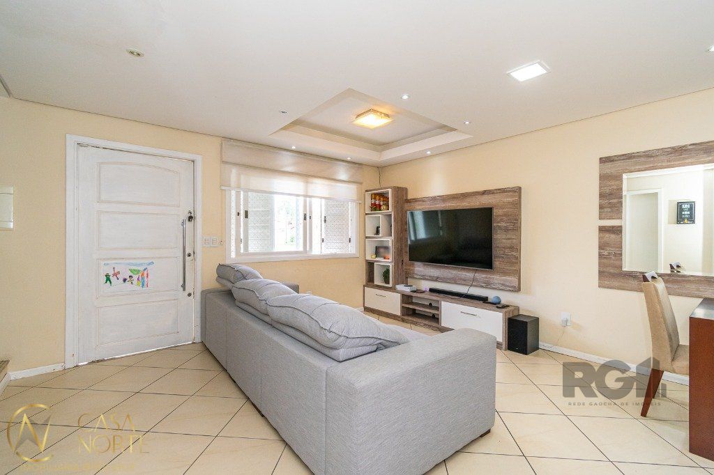 Casa à venda com 3 quartos, 91m², 1 suíte, 1 vaga, Rua Doutor João Cesar Krieger no bairro Sarandi em Porto Alegre
