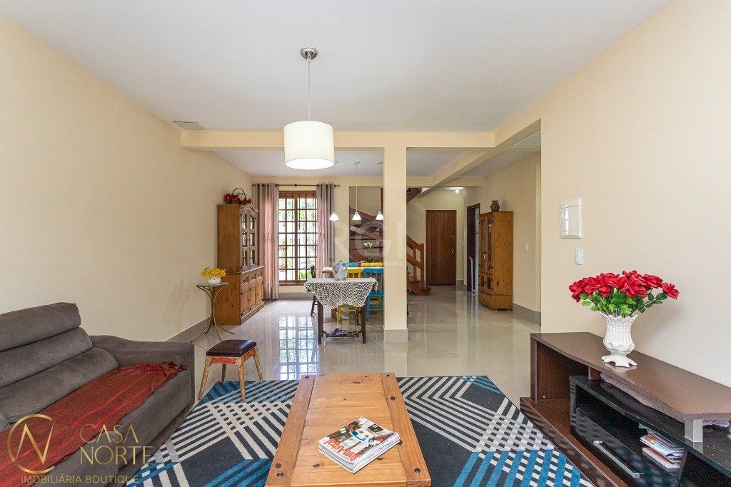 Casa à venda com 4 quartos, 170m², 2 suítes, 2 vagas, Rua Jayme Saul de Borba no bairro Espírito Santo em Porto Alegre