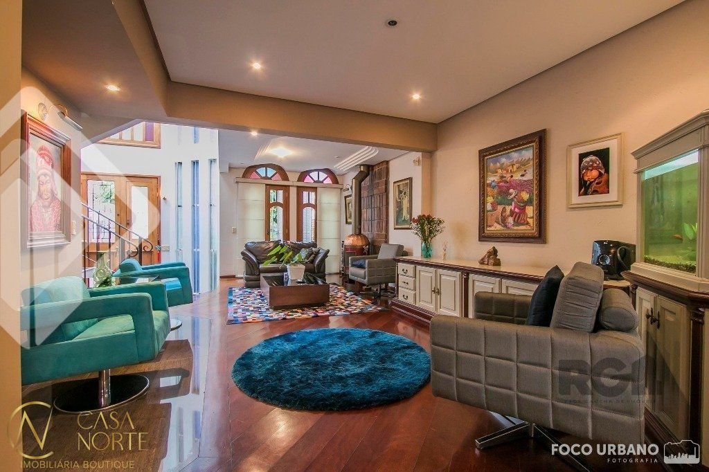 Casa à venda com 3 quartos, 397m², 1 suíte, 4 vagas, Rua Maestro Salvador Campanella no bairro Jardim Itu em Porto Alegre