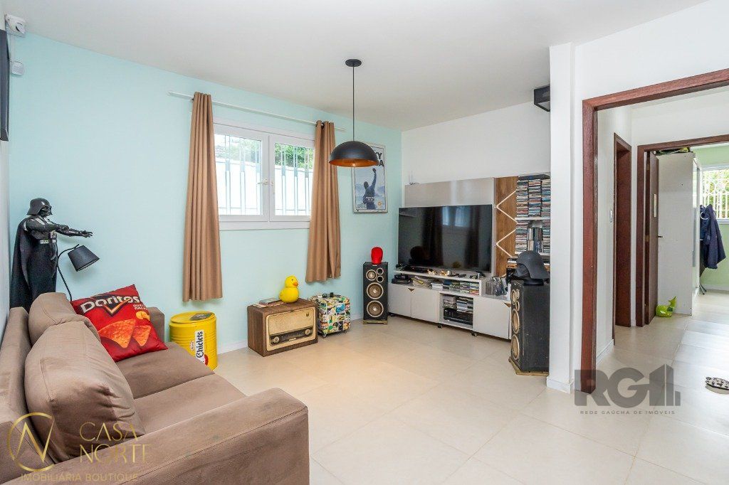 Casa à venda com 3 quartos, 167m², 3 vagas, Rua João Alfredo Mello no bairro Jardim Sabará em Porto Alegre