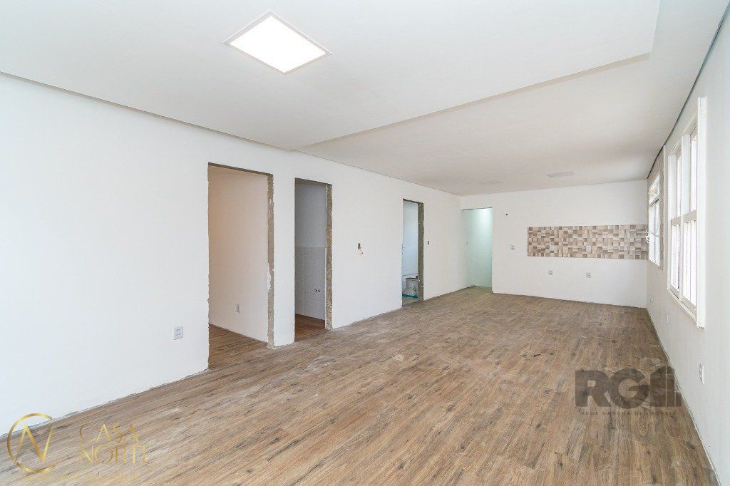 Casa à venda com 3 quartos, 96m², 2 suítes, 3 vagas, Rua Ursa Maior no bairro Cristal em Porto Alegre