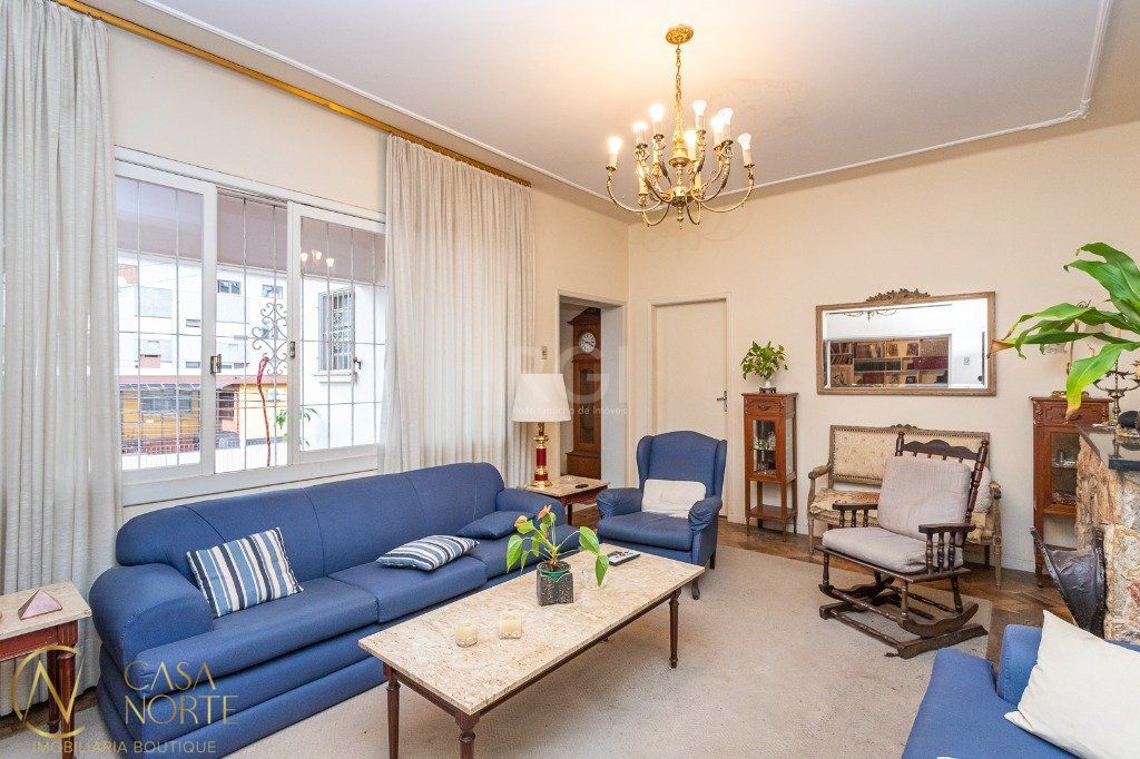 Casa à venda com 3 quartos, 285m², 1 suíte, 3 vagas, Rua Riveira no bairro Petrópolis em Porto Alegre
