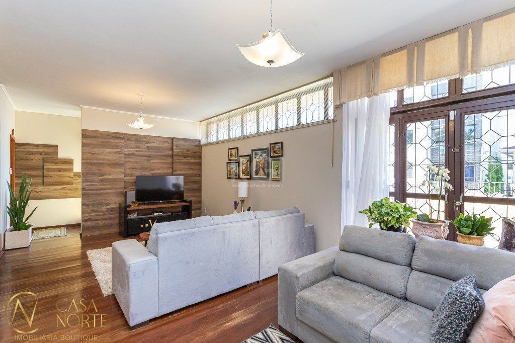 Casa à venda com 3 quartos, 234m², 1 suíte, 3 vagas, Rua Artigas no bairro Petrópolis em Porto Alegre