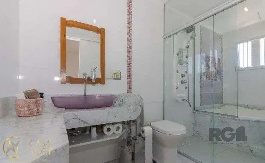 Casa à venda com 4 quartos, 395m², 3 suítes, 3 vagas, Rua Arnaldo Ballve no bairro Jardim Itu em Porto Alegre