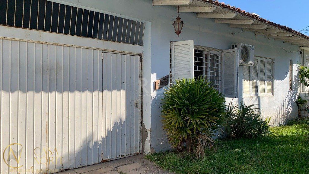 Casa à venda com 4 quartos, 180m², 4 vagas, Rua Fernando Borba no bairro Cavalhada em Porto Alegre