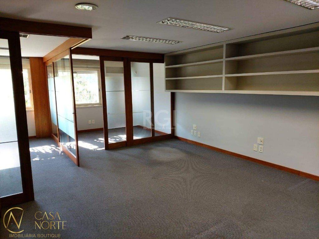 Sala Comercial à venda com 1 quarto, 59m², 1 vaga, Rua Professor Ivo Corseuil no bairro Petrópolis em Porto Alegre