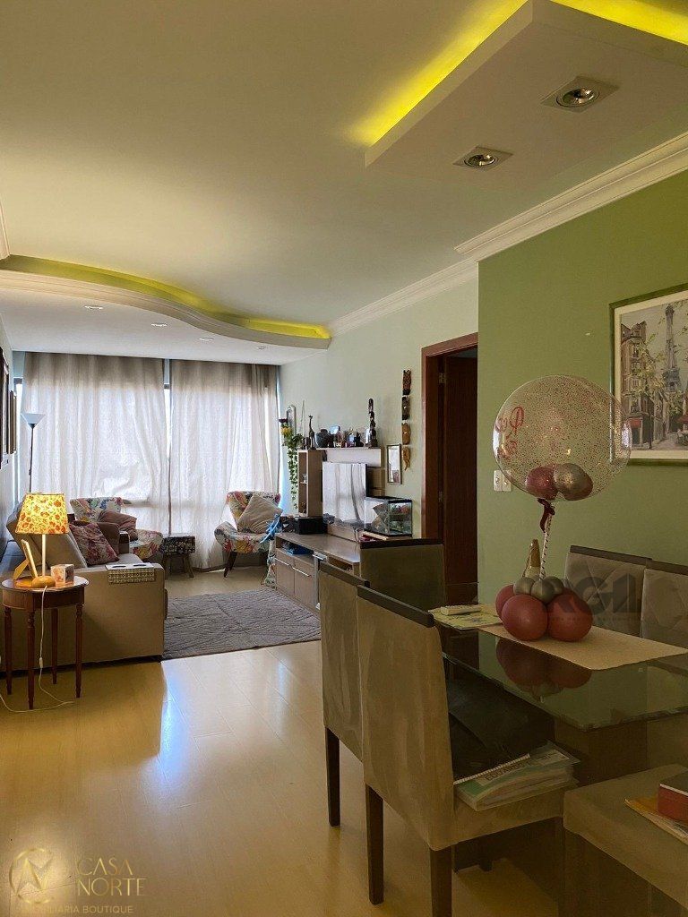 Apartamento à venda com 3 quartos, 84m², 1 suíte, 1 vaga, Rua Evaristo da Veiga no bairro Partenon em Porto Alegre