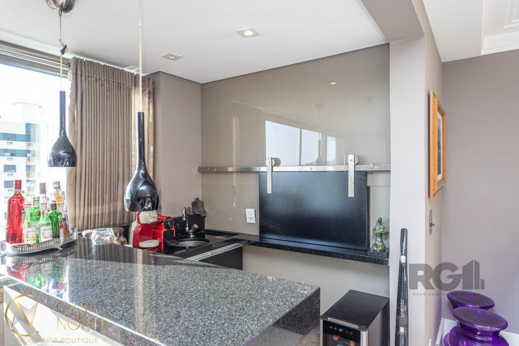 Apartamento à venda com 3 quartos, 120m², 1 suíte, 3 vagas, Avenida Getúlio Vargas no bairro Menino Deus em Porto Alegre