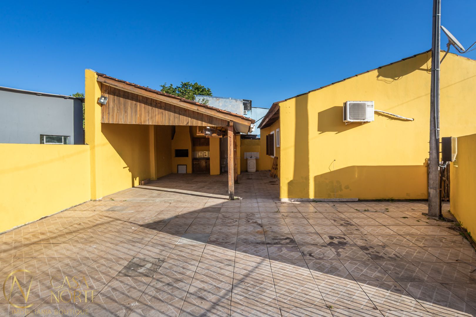 Casa à venda com 2 quartos, 71m², 3 vagas, Rua Mário Vieira Marques no bairro Hípica em Porto Alegre