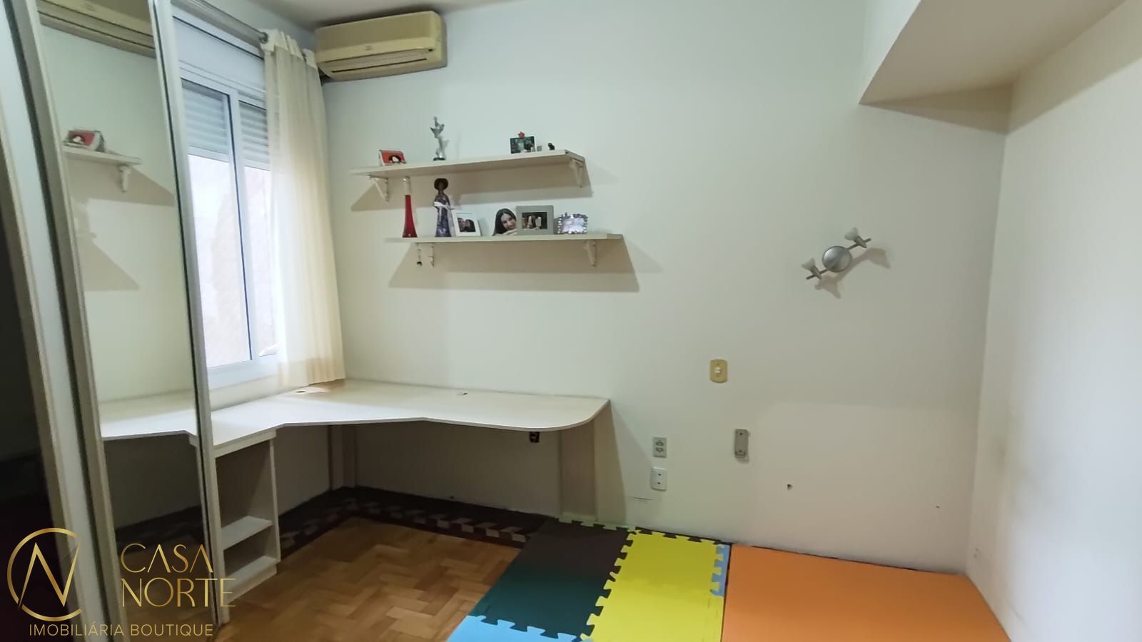 Apartamento à venda com 3 quartos, 141m², Travessa Ferreira de Abreu no bairro Santana em Porto Alegre