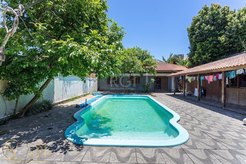 Casa à venda com 5 quartos, 350m², 1 suíte, 4 vagas, Rua Cassino no bairro Ipanema em Porto Alegre