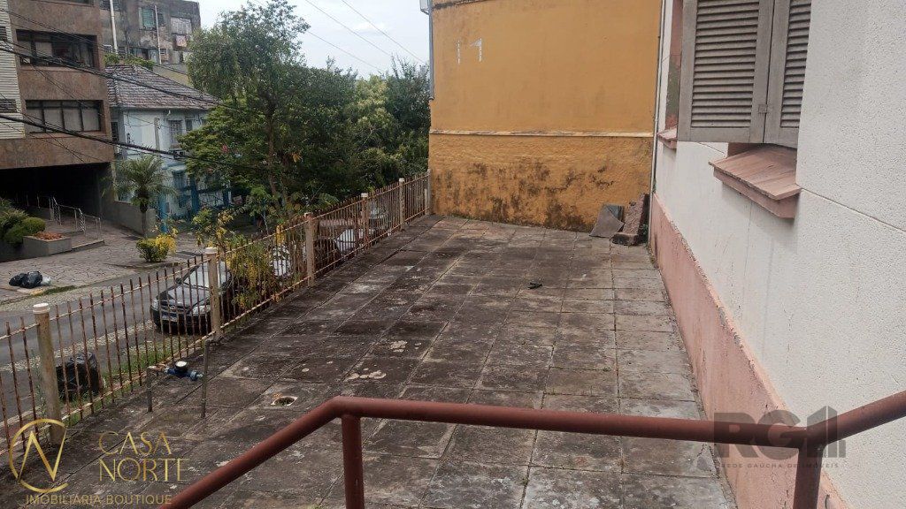 Casa Comercial à venda com 4 quartos, 146m², Rua Faria Santos no bairro Petrópolis em Porto Alegre