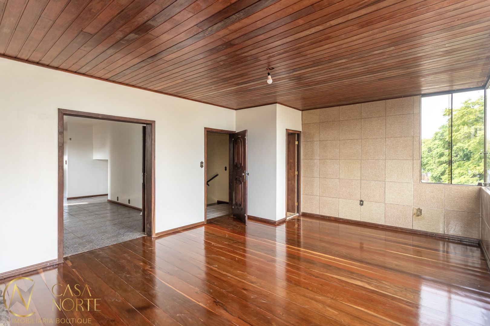 Prédio Residencial à venda com 4 quartos, 450m², 8 vagas, Rua Fernando Abbott no bairro Cristo Redentor em Porto Alegre