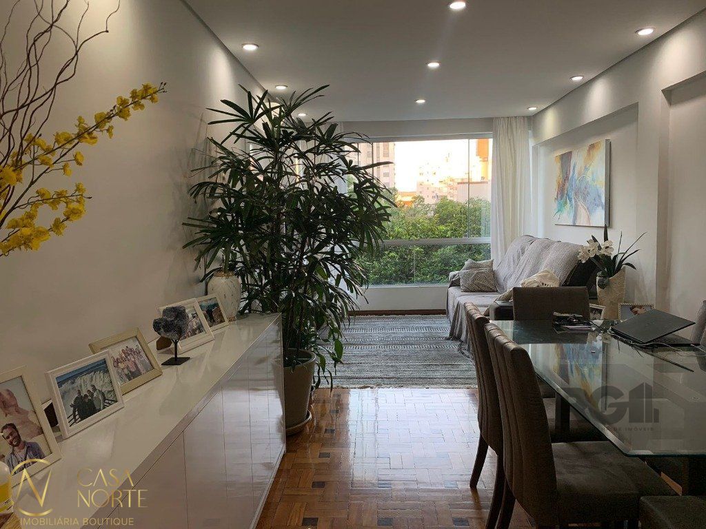 Apartamento à venda com 3 quartos, 107m², 2 suítes, 1 vaga, Rua Faria Santos no bairro Petrópolis em Porto Alegre
