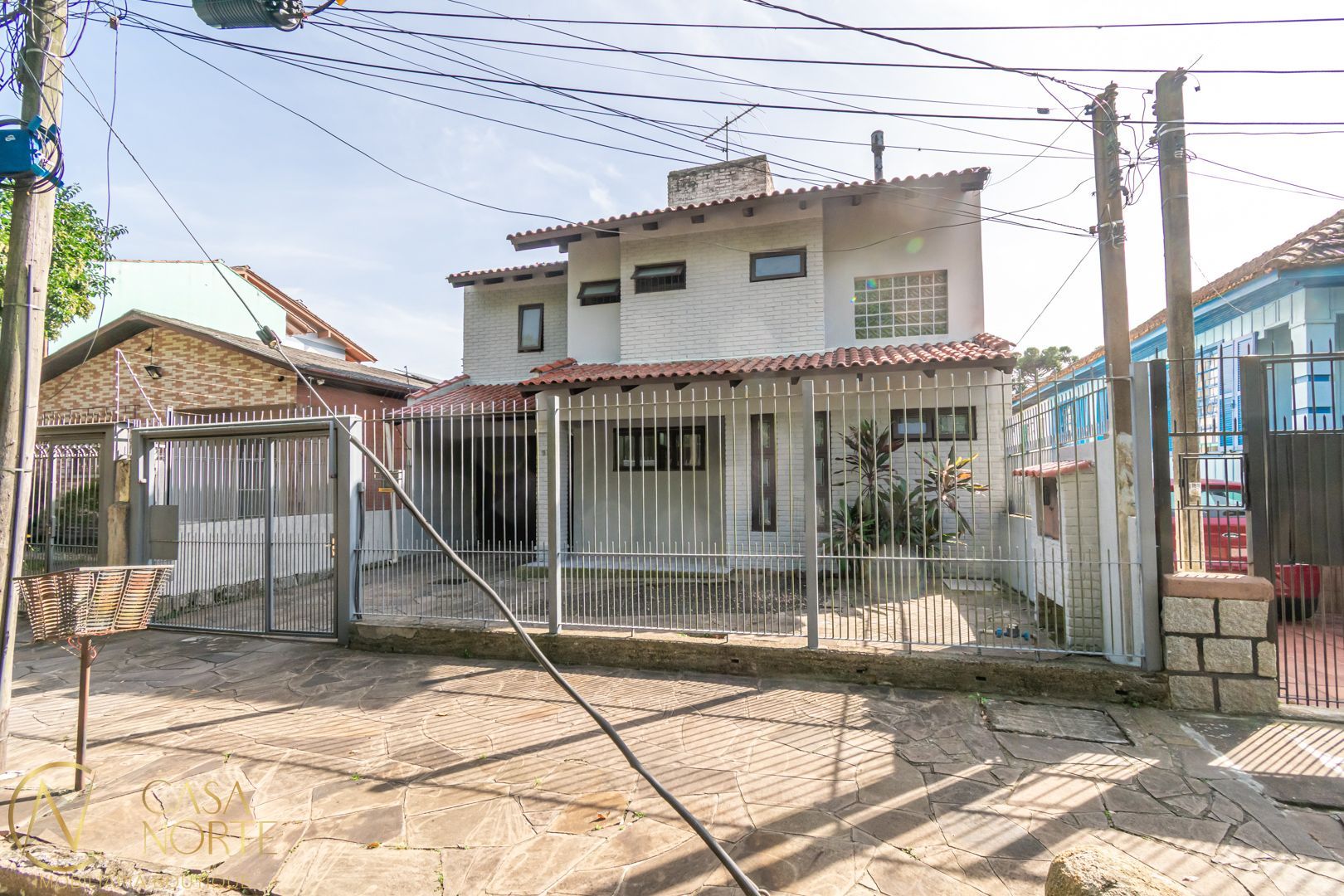 Casa à venda com 3 quartos, 277m², 1 suíte, 3 vagas, Rua Canavieiras no bairro Vila Ipiranga em Porto Alegre