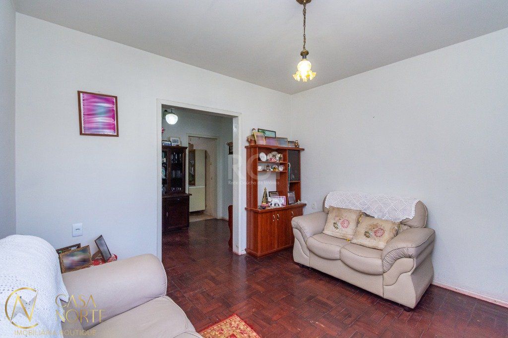 Casa à venda com 3 quartos, 148m², 3 vagas, Avenida Circular no bairro Vila Jardim em Porto Alegre
