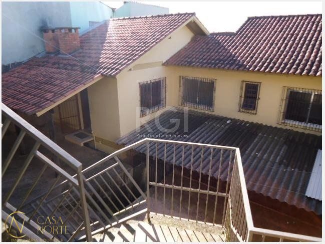 Casa à venda com 3 quartos, 100m², 1 suíte, 3 vagas, Rua Paulo Teixeira de Alencastro no bairro Morro Santana em Porto Alegre