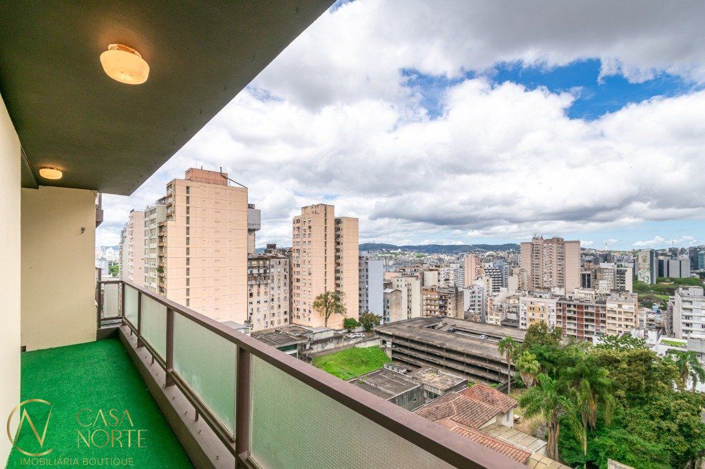 Apartamento à venda com 3 quartos, 167m², 1 suíte, 1 vaga, Rua Duque de Caxias no bairro Centro Histórico em Porto Alegre