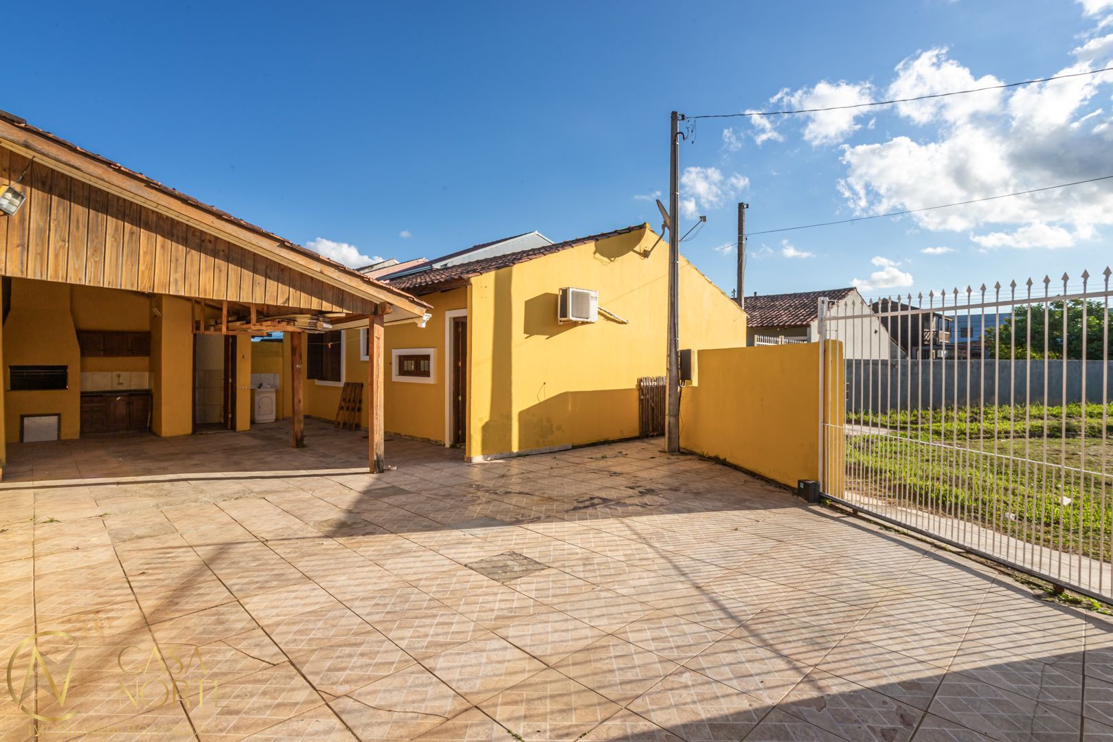 Casa à venda com 2 quartos, 71m², 3 vagas, Rua Mário Vieira Marques no bairro Hípica em Porto Alegre
