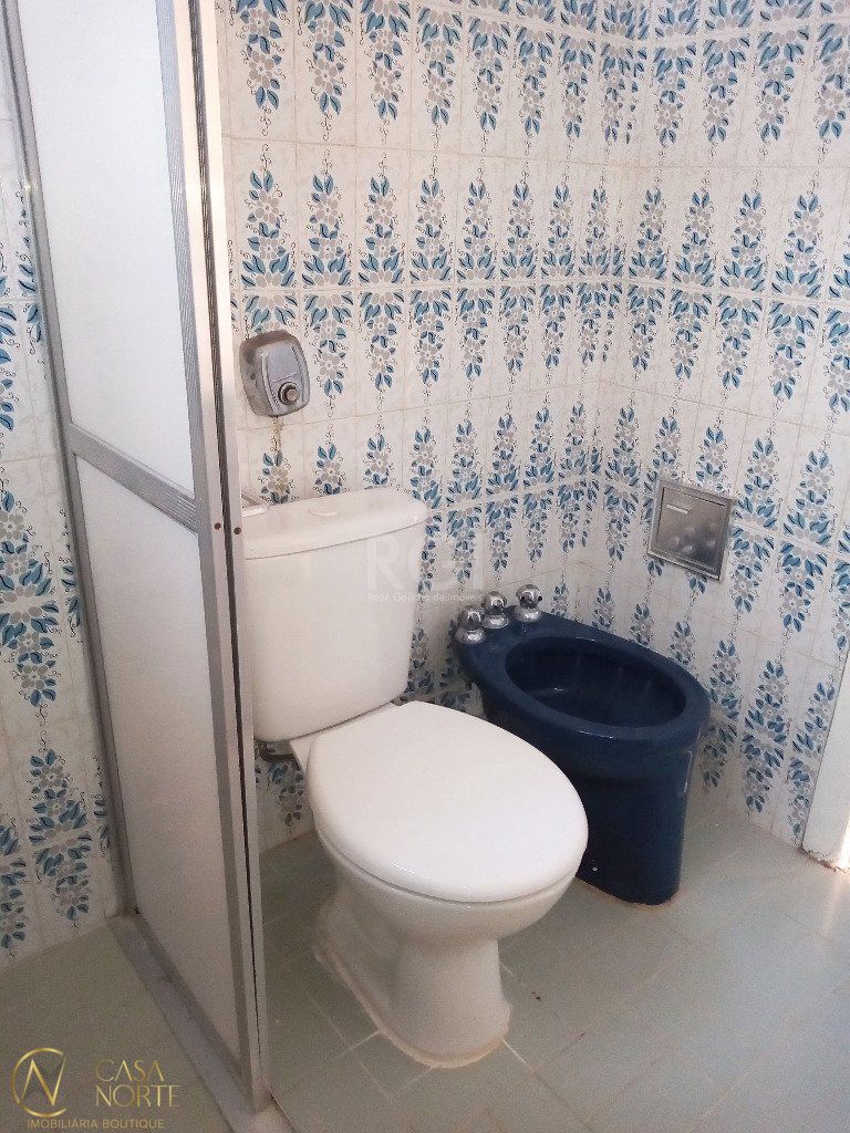 Casa à venda com 4 quartos, 170m², 1 suíte, 2 vagas, Rua Dona Paulina no bairro Tristeza em Porto Alegre