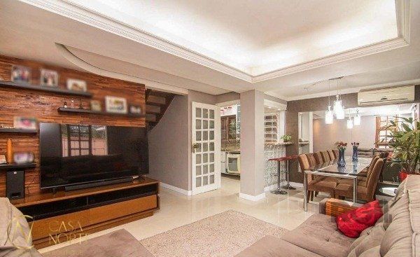 Casa de Condomínio à venda com 4 quartos, 136m², 1 suíte, 2 vagas, Rua Tamandaré no bairro Camaquã em Porto Alegre