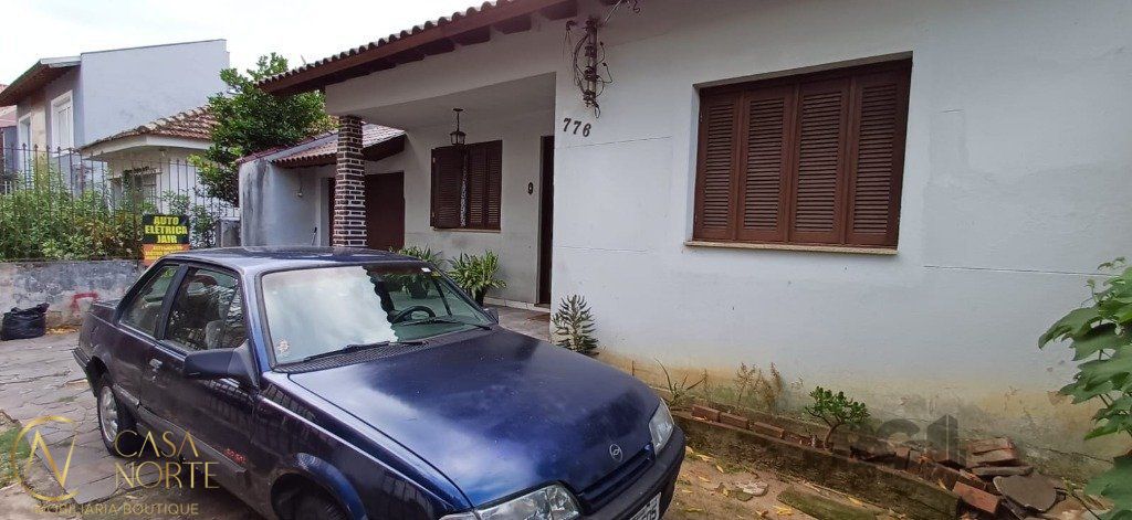Casa à venda com 3 quartos, 180m², 1 suíte, 2 vagas, Rua Veríssimo Rosa no bairro Jardim  Botânico em Porto Alegre