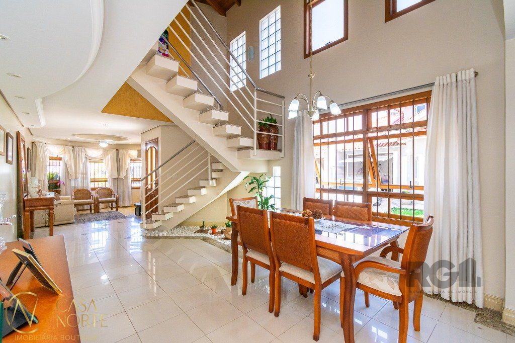 Casa de Condomínio à venda com 3 quartos, 210m², 1 suíte, 2 vagas, Avenida Ecoville no bairro Sarandi em Porto Alegre