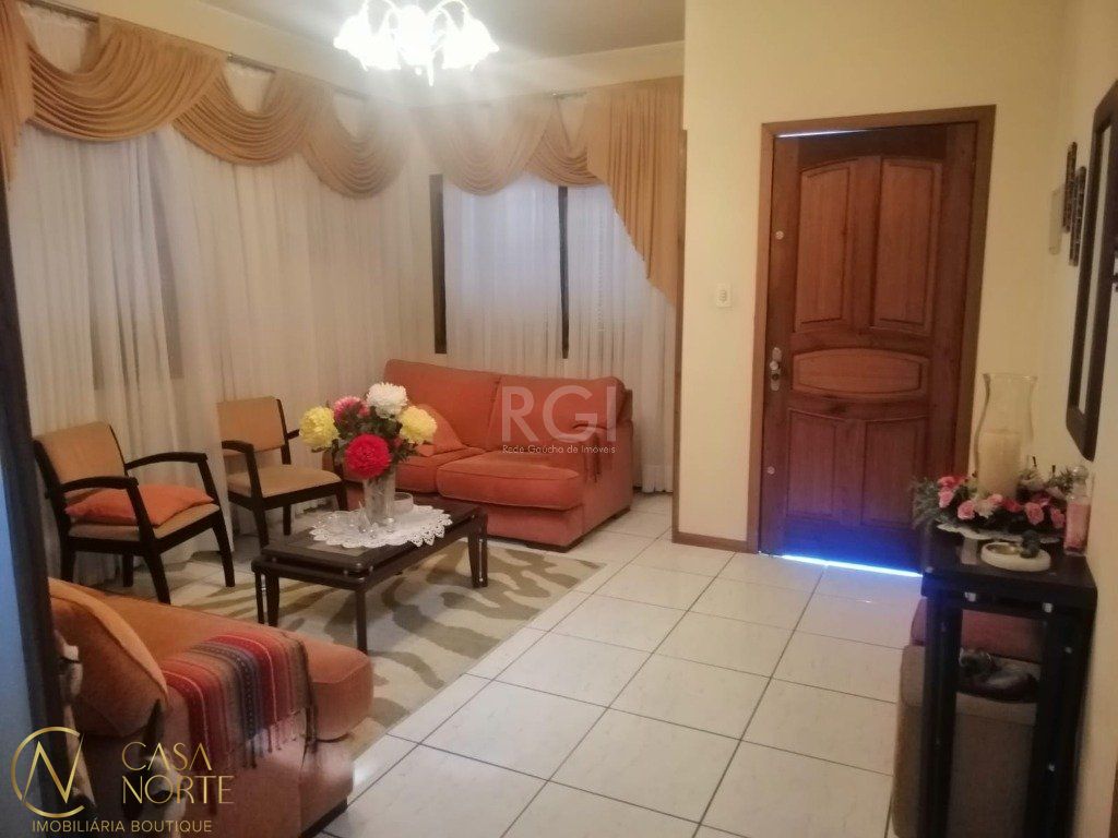 Casa à venda com 4 quartos, 230m², 1 suíte, 2 vagas, Rua Paul Harris no bairro Jardim Itu em Porto Alegre