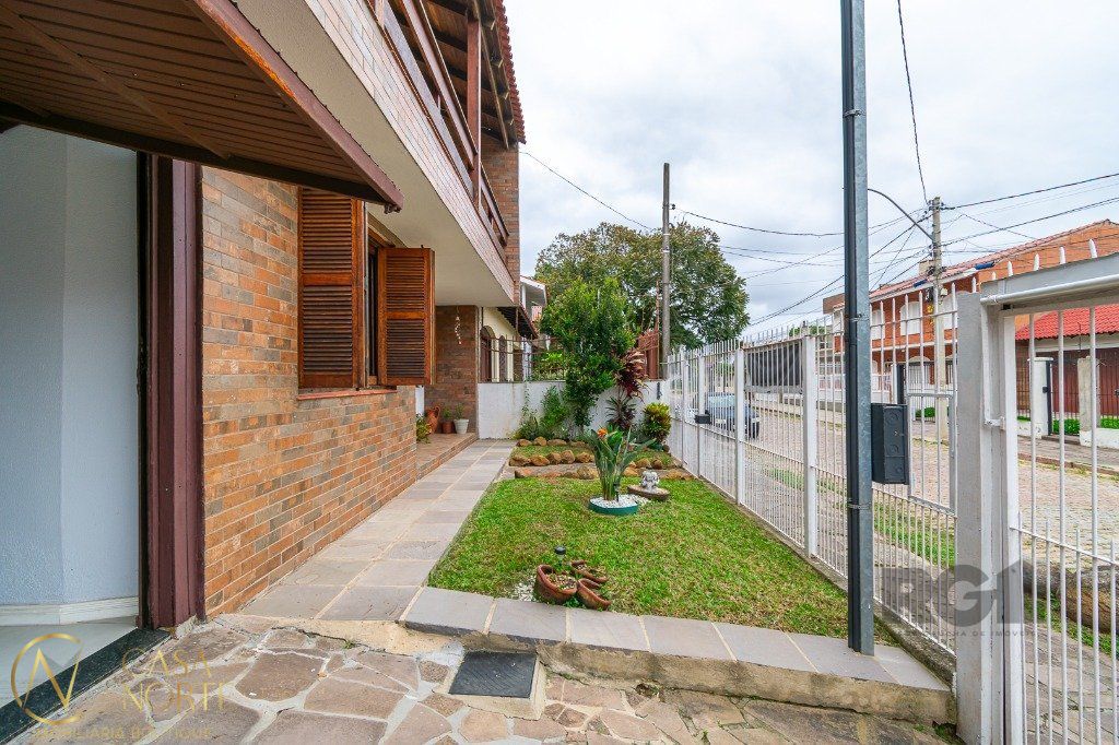 Casa à venda com 6 quartos, 388m², 1 suíte, 3 vagas, Rua Professor Leopoldo Tietbohl no bairro Jardim Itu em Porto Alegre