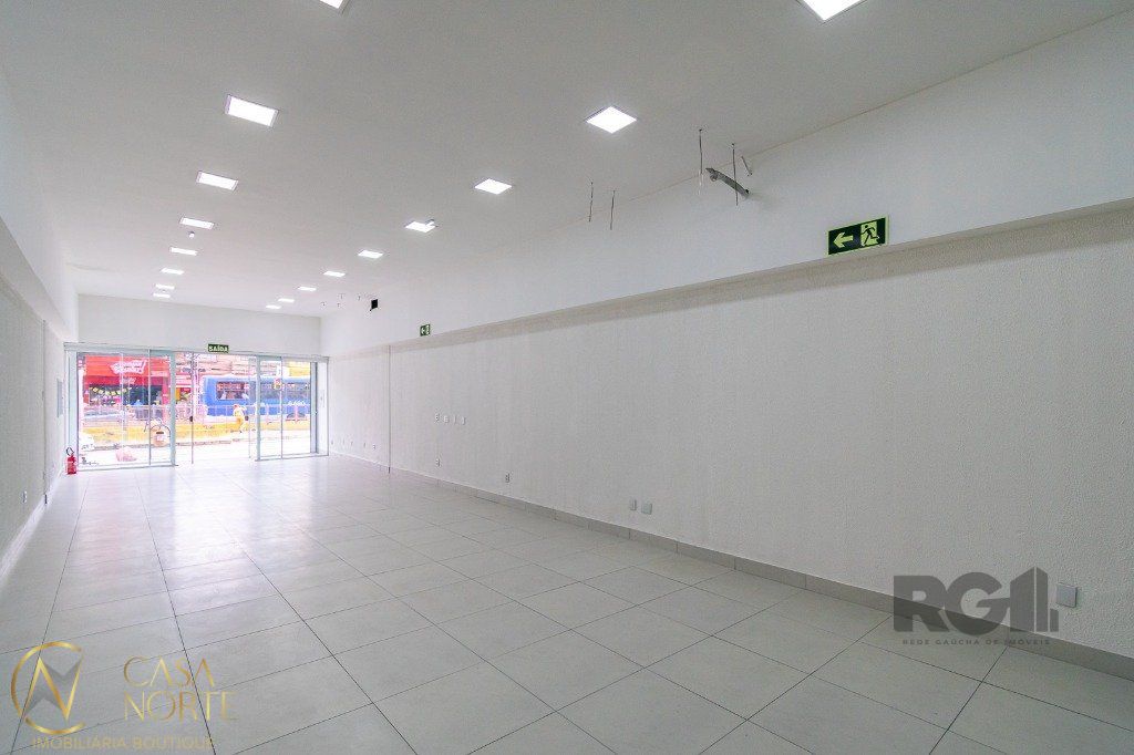 Loja à venda com 3 quartos, 277m², Avenida Assis Brasil no bairro Passo da Areia em Porto Alegre