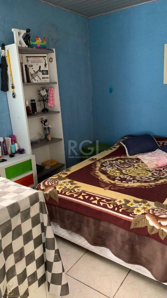 Casa à venda com 4 quartos, 180m², 4 vagas, Rua Fernando Borba no bairro Cavalhada em Porto Alegre