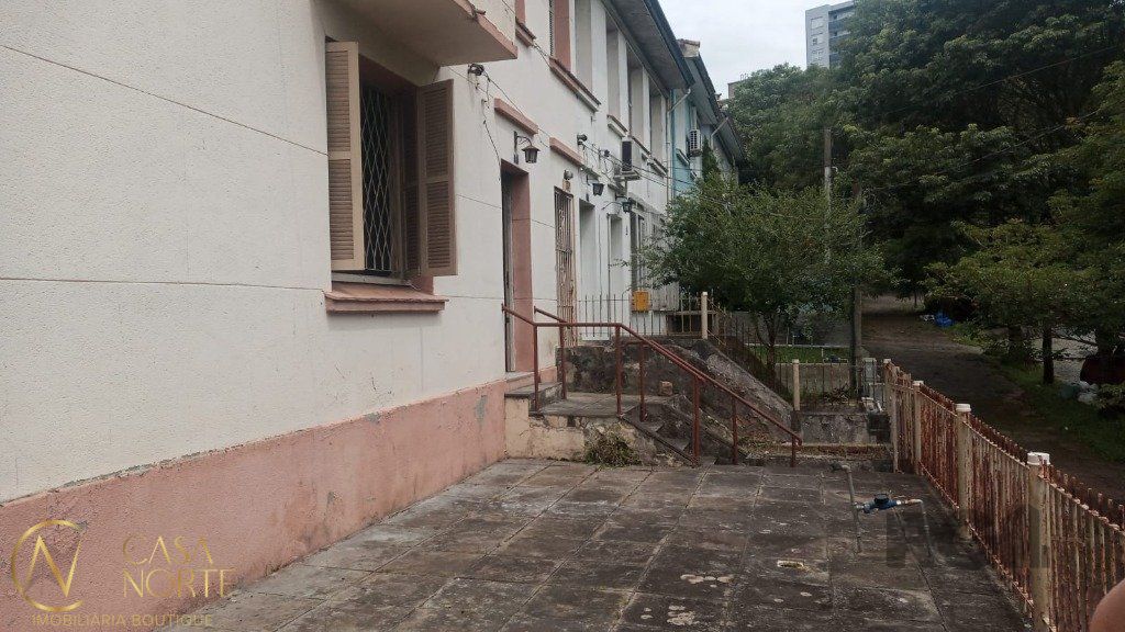 Casa Comercial à venda com 4 quartos, 146m², Rua Faria Santos no bairro Petrópolis em Porto Alegre