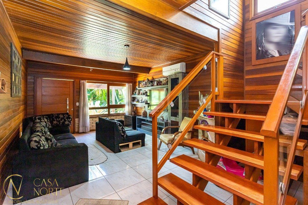 Casa à venda com 5 quartos, 350m², 1 suíte, 4 vagas, Rua Cassino no bairro Ipanema em Porto Alegre