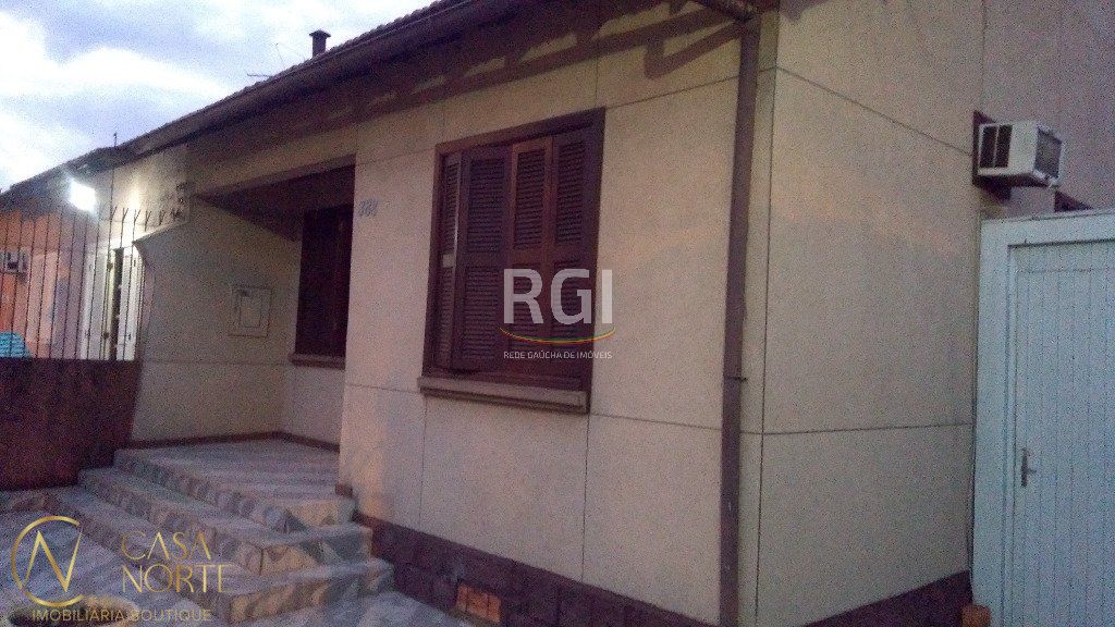 Casa à venda com 3 quartos, 130m², 7 vagas, Rua Toroqua no bairro Passo da Areia em Porto Alegre