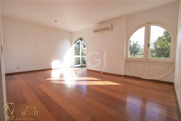 Apartamento à venda com 3 quartos, 113m², 1 suíte, 1 vaga, Avenida Cristóvão Colombo no bairro Floresta em Porto Alegre