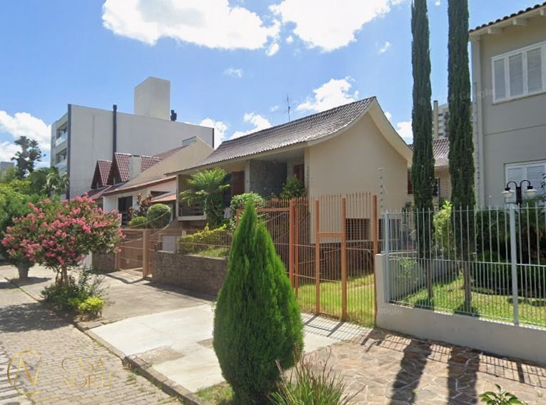 Casa à venda com 3 quartos, 313m², 1 suíte, 3 vagas, Rua Maestro Salvador Campanella no bairro Jardim Planalto em Porto Alegre
