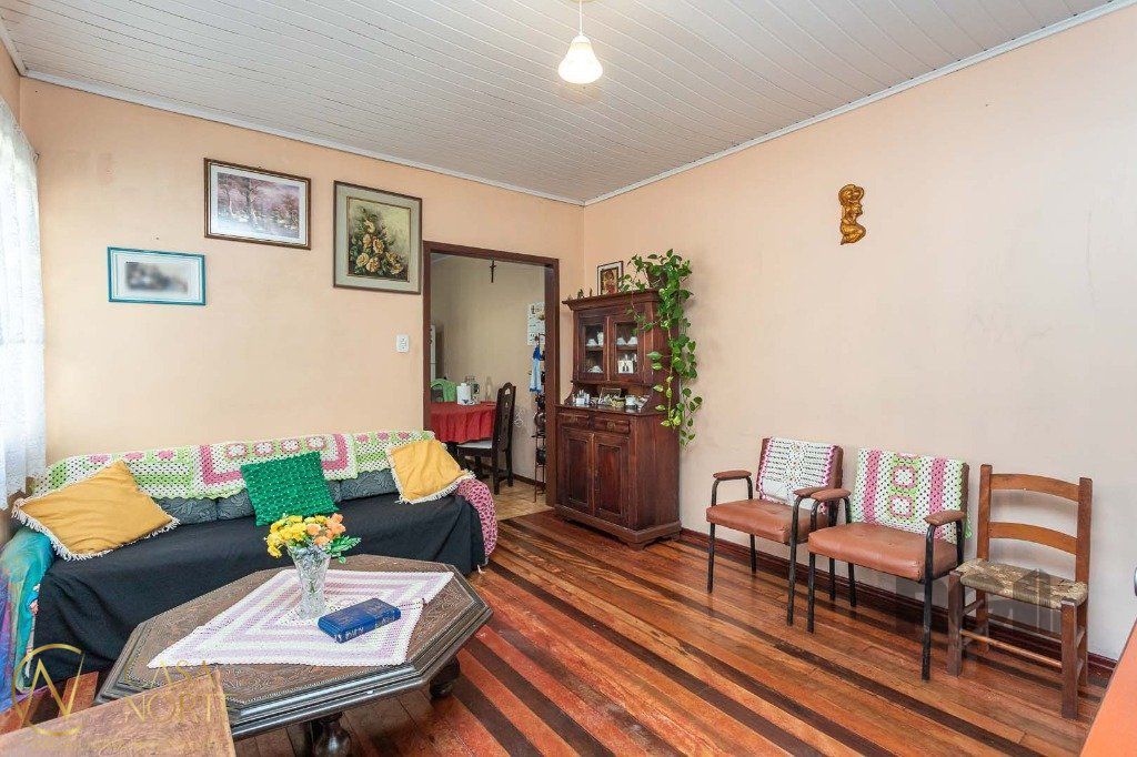 Casa à venda com 3 quartos, 125m², 1 suíte, 2 vagas, Rua São Simão no bairro Jardim do Salso em Porto Alegre