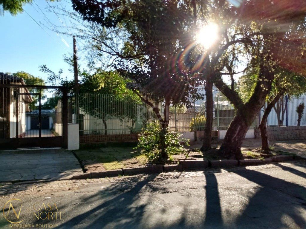 Terreno à venda  com 390m², Rua Alberto Silva no bairro Vila Ipiranga em Porto Alegre