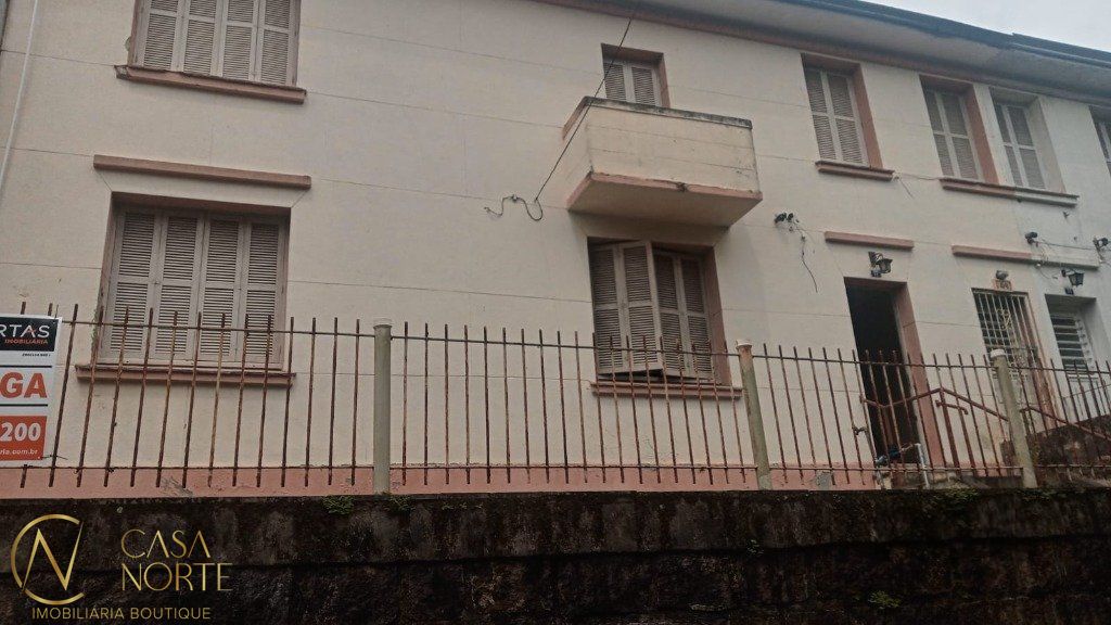 Casa Comercial à venda com 4 quartos, 146m², Rua Faria Santos no bairro Petrópolis em Porto Alegre