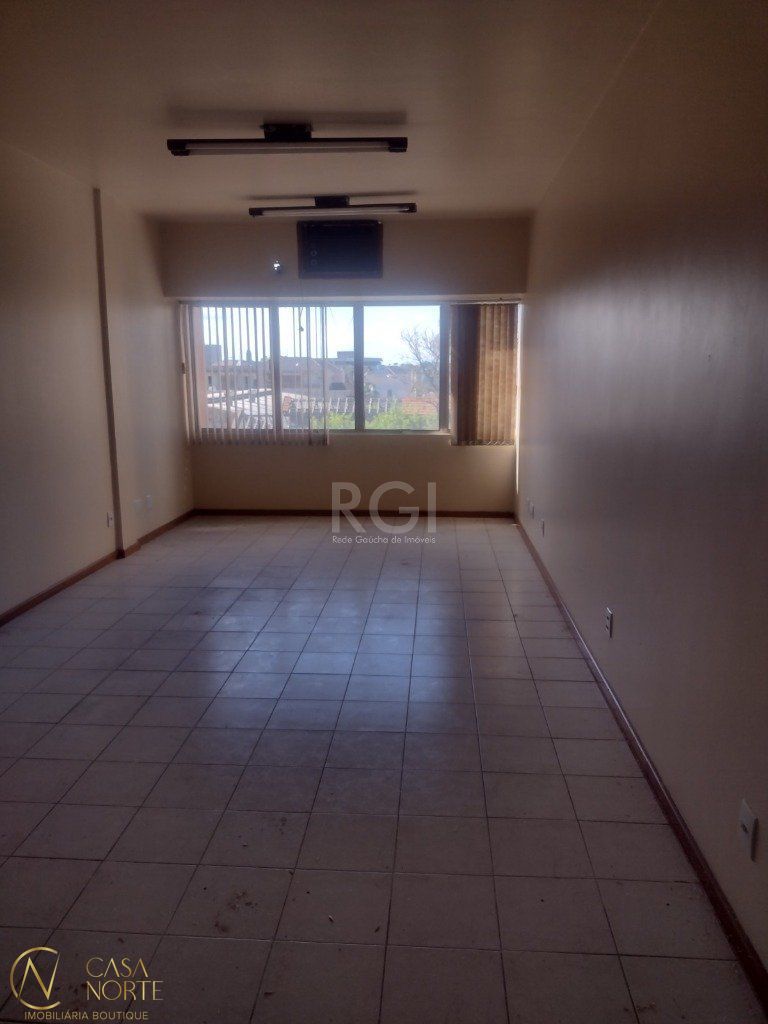Sala Comercial à venda , 33m², Avenida Cristovao Colombo no bairro Floresta em Porto Alegre