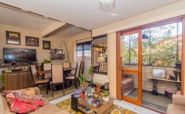 Casa de Condomínio à venda com 3 quartos, 196m², 1 suíte, 3 vagas, Rua Coronel Massot no bairro Cristal em Porto Alegre