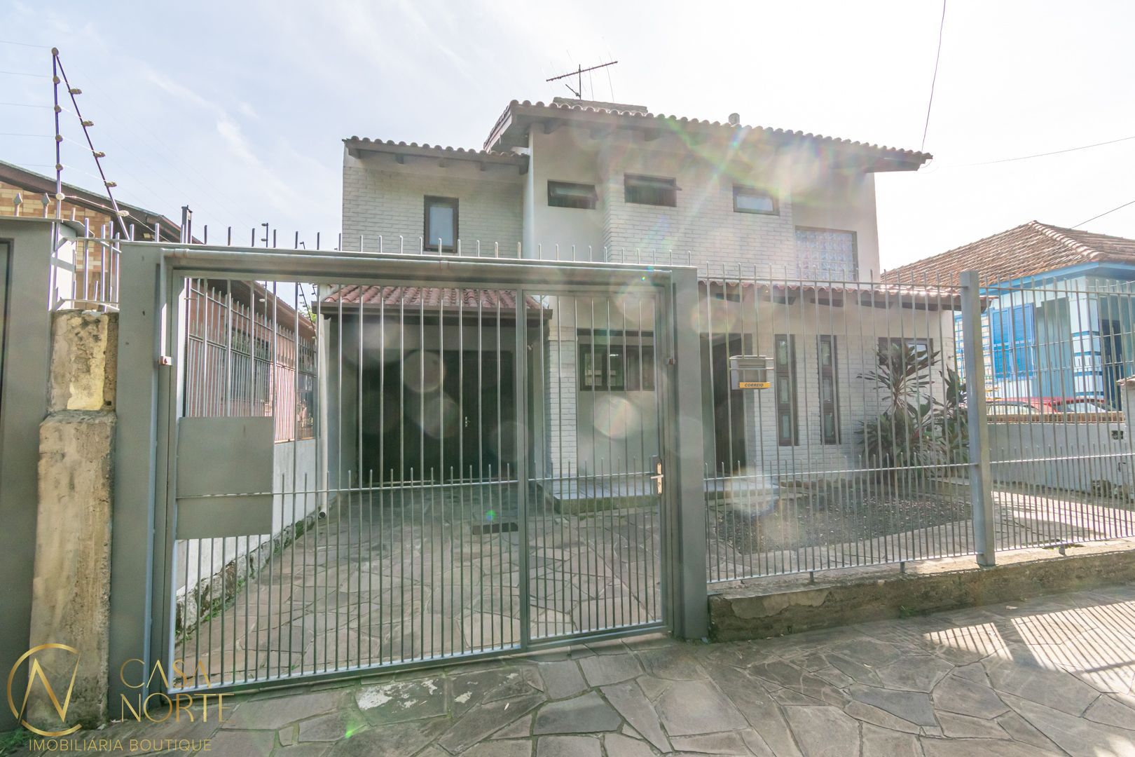 Casa à venda com 3 quartos, 277m², 1 suíte, 3 vagas, Rua Canavieiras no bairro Vila Ipiranga em Porto Alegre
