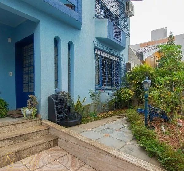 Casa à venda com 4 quartos, 315m², 1 suíte, 3 vagas, Rua Conselheiro Brusque no bairro Jardim Itu em Porto Alegre