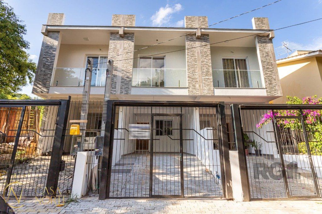 Casa à venda com 3 quartos, 140m², 1 suíte, 2 vagas, Rua Abdo Jorge Curi no bairro Parque Santa Fé em Porto Alegre