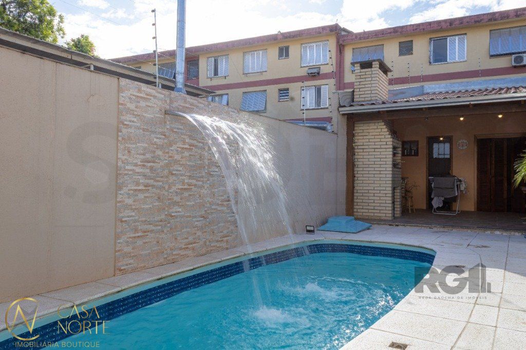 Casa à venda com 4 quartos, 110m², 1 suíte, 4 vagas, Rua Barao do Amazonas no bairro Partenon em Porto Alegre