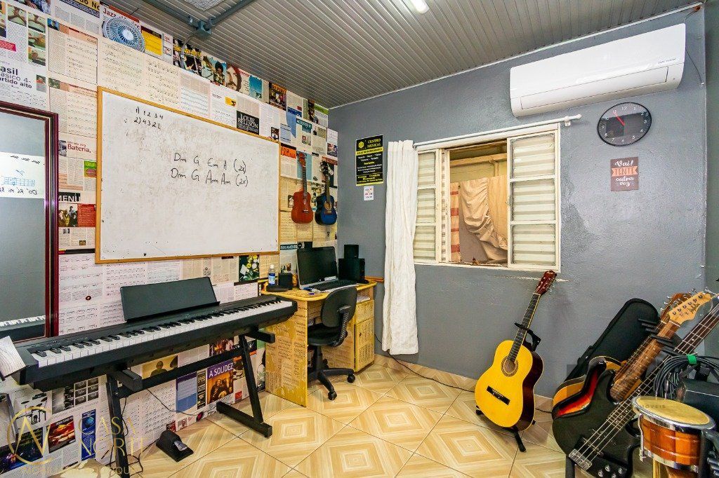 Casa à venda com 3 quartos, 150m², 1 suíte, 2 vagas, Avenida José Gertum no bairro Chácara das Pedras em Porto Alegre