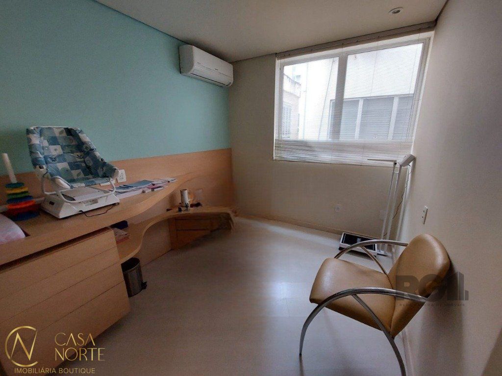 Sala Comercial à venda , 34m², Rua Felipe Camarão no bairro Rio Branco em Porto Alegre