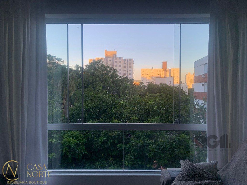 Apartamento à venda com 3 quartos, 107m², 2 suítes, 1 vaga, Rua Faria Santos no bairro Petrópolis em Porto Alegre