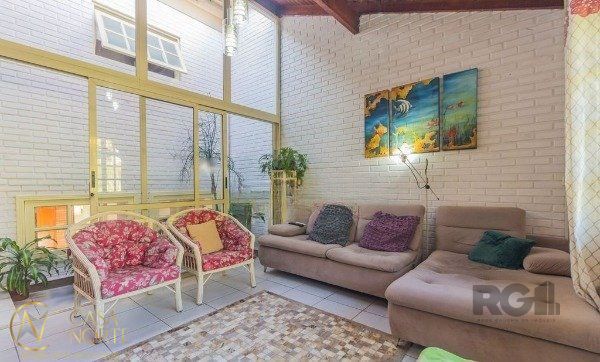 Casa de Condomínio à venda com 4 quartos, 212m², 1 suíte, 2 vagas, Rua Tocantins no bairro Lomba do Pinheiro em Porto Alegre