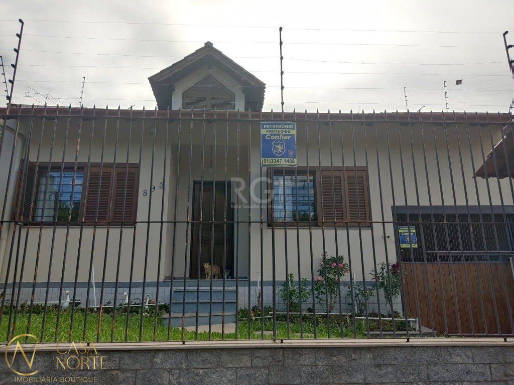 Casa à venda com 4 quartos, 230m², 1 suíte, 2 vagas, Rua Paul Harris no bairro Jardim Itu em Porto Alegre